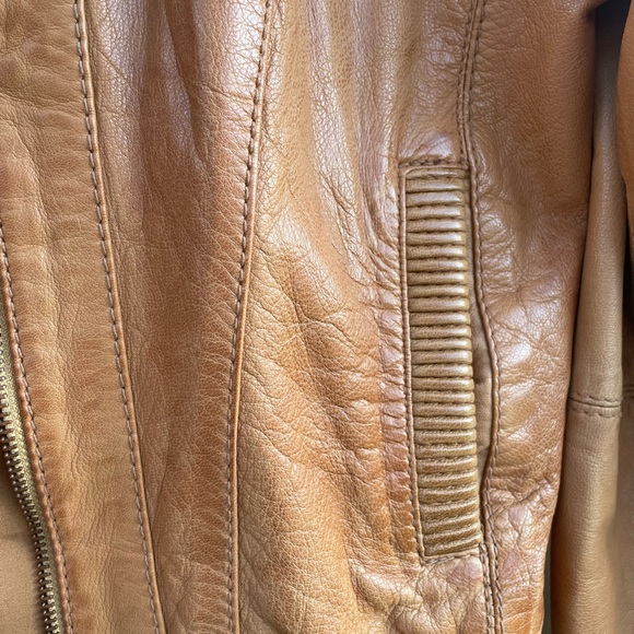 Leather jacket 🧥 - Picture 6 of 11